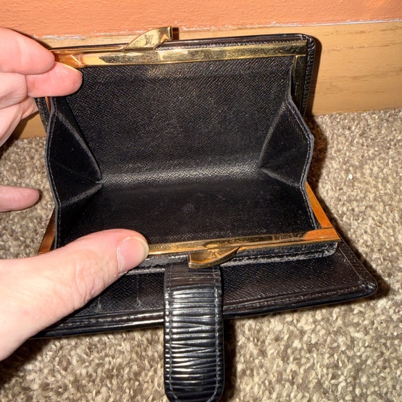 Louis Vuitton Black Textured Wallet - Picture 5 of 12